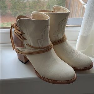 Freebies Booties Steve Madden Distressed Casey